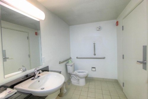 Howard Johnson by Wyndham Harrisonburg image 1